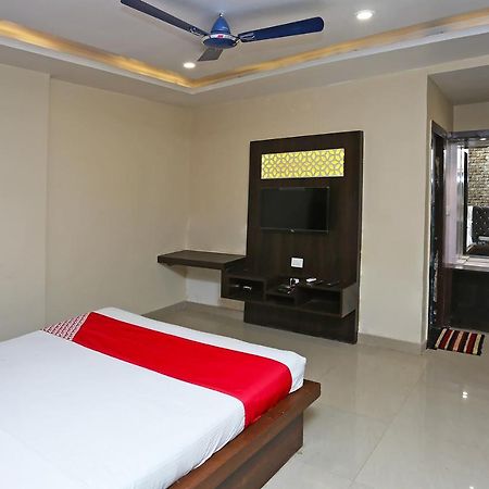 Oyo Flagship 43897 Redstone Hotel Gwalior Ngoại thất bức ảnh