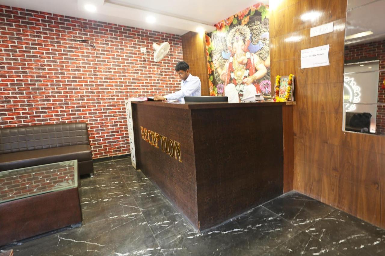 Oyo Flagship 43897 Redstone Hotel Gwalior Ngoại thất bức ảnh